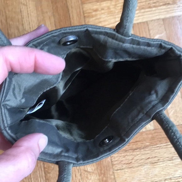 Green Silk embroidered hand bag - Picture 2 of 4